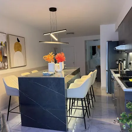 The Chapter Live The Experience 3br * Λεμεσός